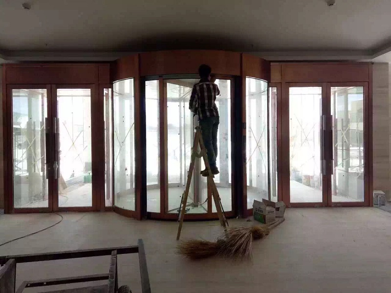 旋轉(zhuǎn)自動門