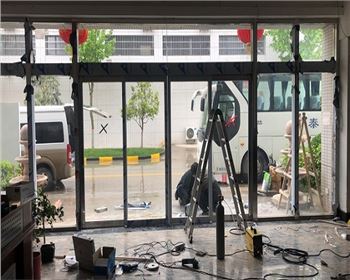 西安亞格心動之門 -自動門航天東路施工現(xiàn)場