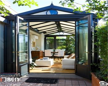 玻璃陽(yáng)光房開(kāi)始安裝旅程玻璃陽(yáng)光房廠家直接供應(yīng)